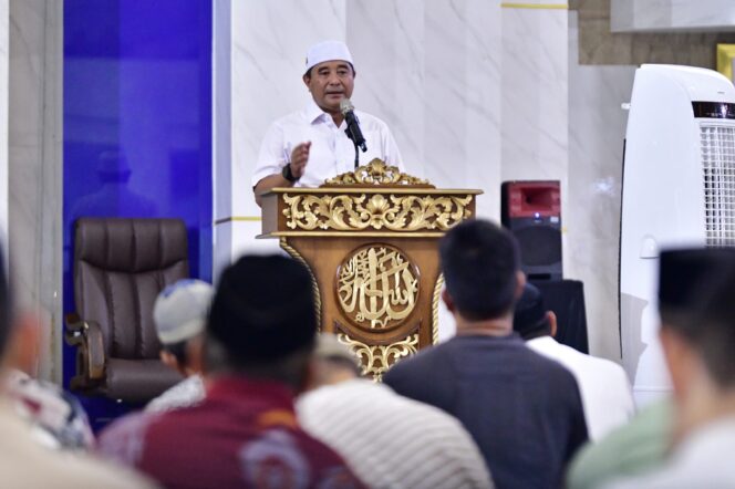 
					Penjabat Gubernur Sulsel, Bahtiar Baharuddin.