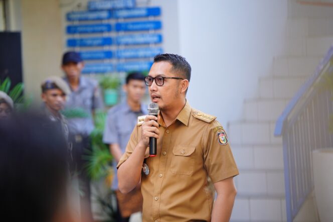 
					Camat Makassar, Husni Mubarak 

Dok.Pribadi