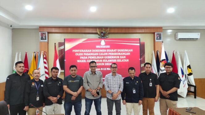 
					Foto Komisioner bersama Staff KPU Sulsel

Dok.pribadi