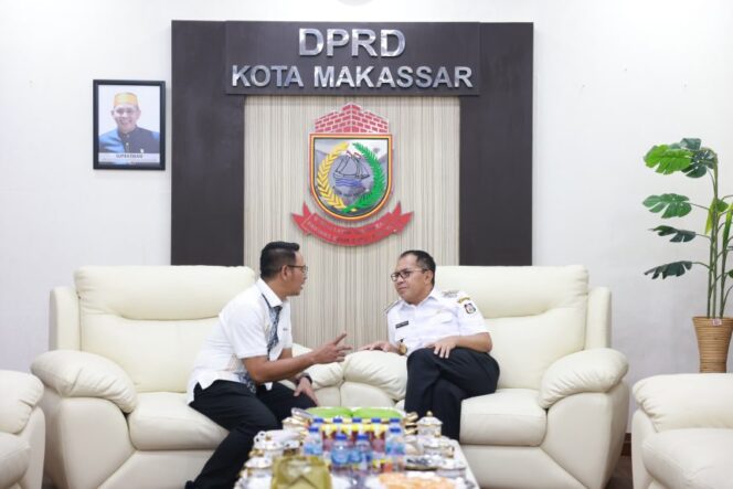 
					Moh.Ramdhan Pomanto saat melakukan kunjungan silatuhrahmi ke DPRD Kota Makassar. (dok.ist)