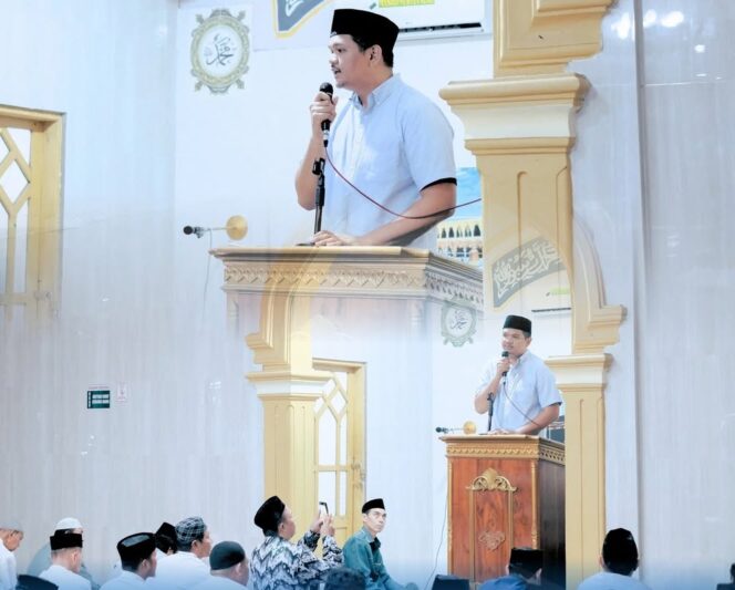 
					Bupati Bantaeng Uji Nurdin saat melepas secara resmi keberangkatan 178 Jamaah Calon Haji (JCH) asal Kabupaten Bantaeng. (dok.ist)