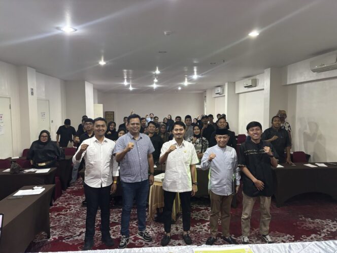 
					Anggota DPRD kota makassar dr. Udin Malik Menggelar Sosialisasi Peraturan Daerah (Sosper) Kota Makassar Nomor 11 Tahun 2023 tentang Perlindungan Lahan Pertanian Pangan Berkelanjutan. Acara ini berlangsung di Swiss-Bellcourt Makassar, Sabtu ( 22/03/2025).