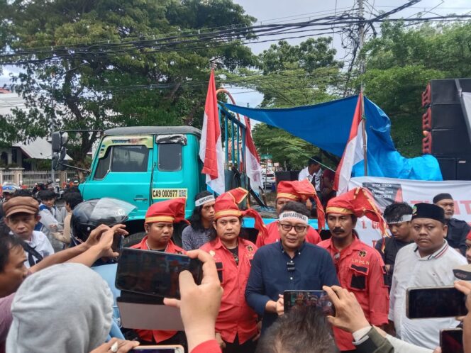 
					Koalisi Advokat Sulsel (KAS) Saat Menyampaikan Pernyataan Sikap Di Polrestabes Makassar.(Dok.ist)