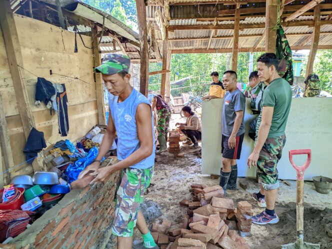 
					Pembangunan Rumah Tidak Layak Huni (RTLH) di Dusun Jannayya. (dok.ist)