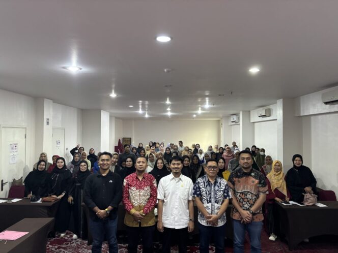 
					dr. Udin Malik menggelar Sosialisasi Peraturan Daerah (Sosper) Angkatan 3 yang membahas Peraturan Daerah (Perda) Nomor 1 Tahun 2019 tentang Penyelenggaraan Pendidikan dihotel swissbell-court Makassar, Kamis (20/03/2025).