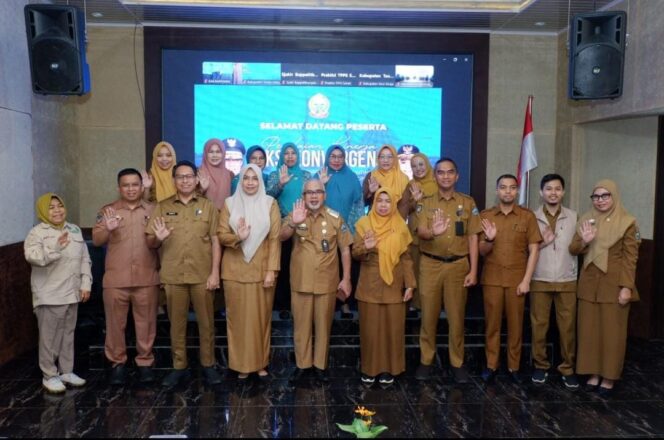 
					Wakil Bupati Bantaeng, H. Sahabuddin, memimpin langsung pertemuan tersebut.