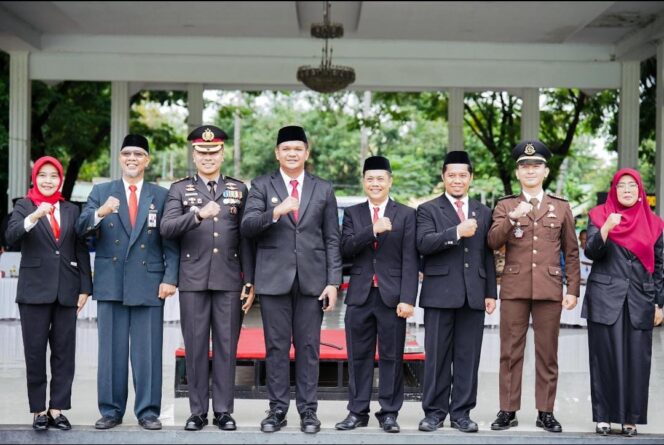 
					Bupati Bantaeng M. Fathul Fauzy Nurdin, yang akrab disapa Uji Nurdin, tampil sebagai inspektur upacara.(Dok.ist)