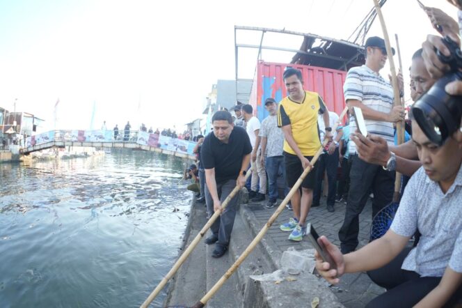 
					Makassar Gencarkan Revolusi Kebersihan Lewat Program “Jumat Bersih”, Appi: Sampah Adalah Potensi
