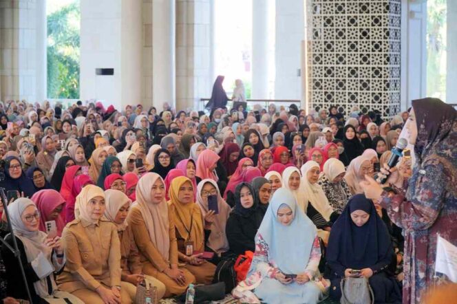 
					Safari Dakwah di Masjid Raya Makassar: Ustadzah Oki dan Aliyah Mustika Ajak Perempuan Menata Hati, Meraih Cinta Ilahi