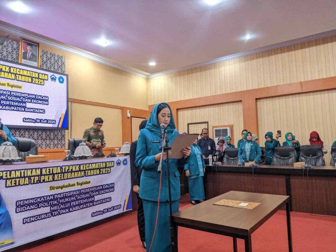 
					Bangun Semangat Baru, Ny. Gunya Paramasukhaputri Fauzy Lantik Ketua TP PKK Kecamatan dan Kelurahan di Bantaeng