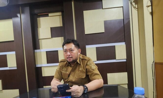 
					Tegas! Bapenda Makassar Tertibkan Reklame Tak Bayar Pajak, Pasang Stiker Hingga Lakukan Pemotongan