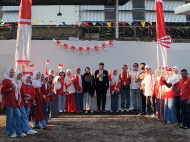 
					Lurah Mangasa Ilham Arfah S.STP Bersama Warga Kompleks Perumahan Residen Alauddin Mas