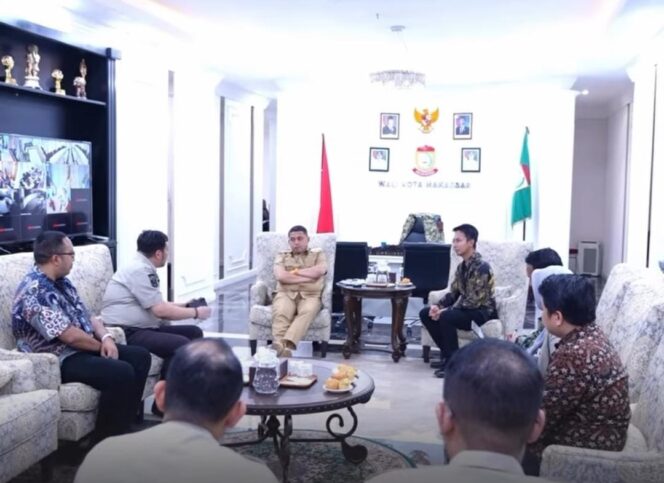 
					Kepala Badan Pendapatan Daerah (Bapenda) Kota Makassar, Andi Asminullah, mendampingi Bapak Wali Kota Makassar Munafri Arifuddin, menerima audiensi dari pihak Bank BRI di Balai Kota Makassar.(Dok.ist)