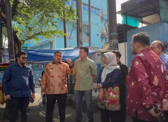 
					Plt Kepala Bapenda Makassar Dampingi Wali Kota Sidak Pemasangan Kabel Fiber Optik