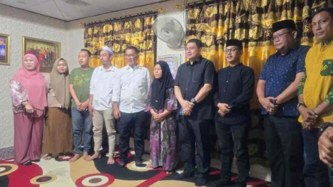 
					Dirjen Otda & Wali Kota Makassar Kunjungi Korban Tragedi DPRD: Bawa Santunan hingga Janji Rumah Layak Huni