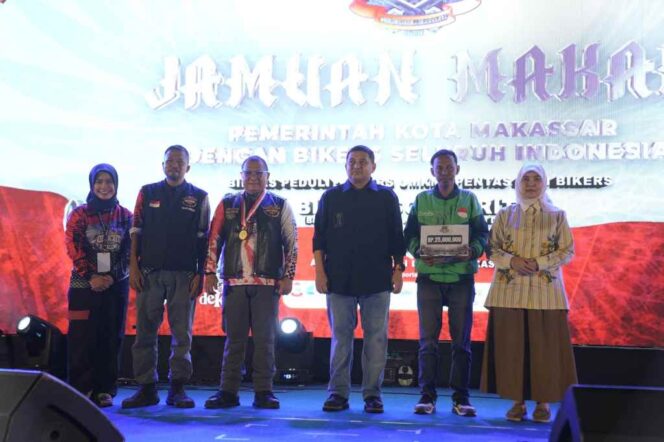 
					Ratusan Bikers Tiba di Makassar, Disambut Meriah Jamuan Malam di Anjungan Losari