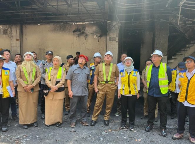 
					Dirjen Cipta Karya Tinjau Pasca Kebakaran, Gedung DPRD Makassar Menuju Rekonstruksi Total