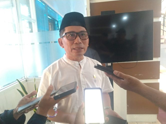 
					DPRD Makassar Imbau Orang Tua Tetap Tenang, Pastikan Semua Siswa Terakomodasi