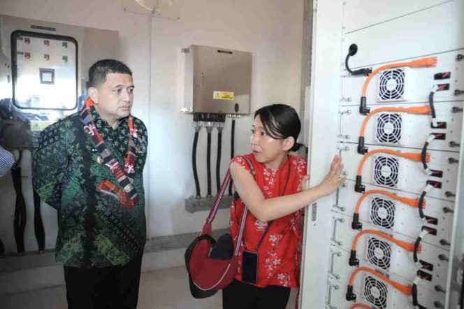 
					Wali Kota Makassar Tinjau Pabrik Es Pertama di Pulau Barrang Lompo