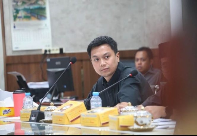 
					DPRD Makassar Desak Percepatan Distribusi Seragam Sekolah Gratis, Soroti Koordinasi Disdik dan Keterlibatan UMKM