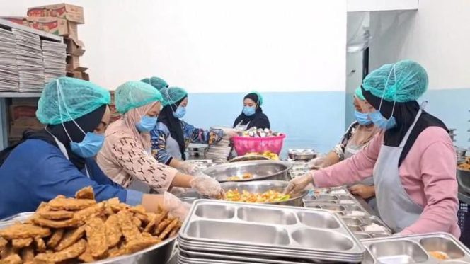 
					SPPG di Seluruh Indonesia Sajikan Nasi Goreng untuk HUT Presiden Prabowo, Jeneponto Ambil Bagian dengan Ragam Menu