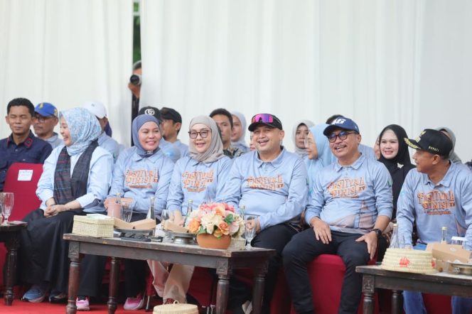 
					Wali Kota Makassar Hadiri Pembukaan Festival Phinisi 2025, Momentum Perkuat Kolaborasi Maritim Sulsel