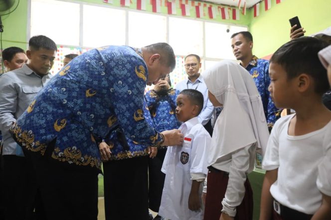 
					Gerak Cepat Pendidikan Makassar: Seragam Gratis, Kolaborasi Besar, dan Harapan Baru untuk Anak-Anak Kota Daeng