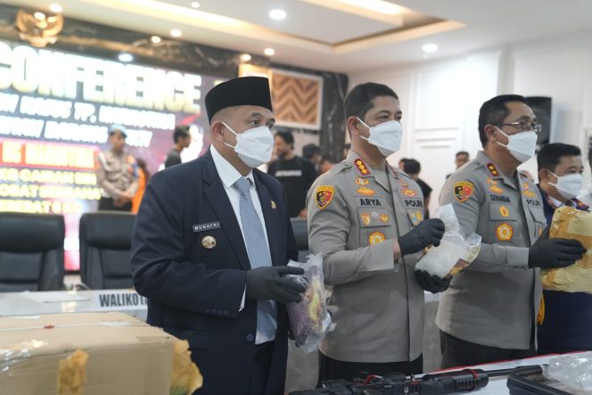 
					Wali Kota Makassar Tegaskan Komitmen Perangi Narkoba: “Tak Ada Tempat Bagi Pengedar di Kota Ini”