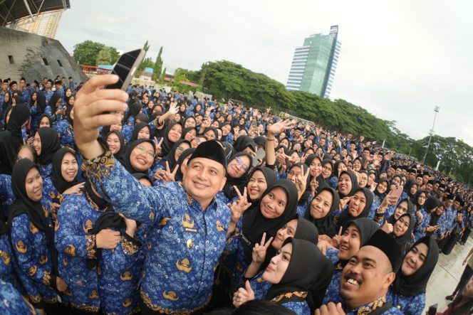 
					Appi Lantik 6.936 PPPK di Tengah Gerimis Karebosi, Tegaskan Integritas dan Pengabdian Tanpa Kompromi