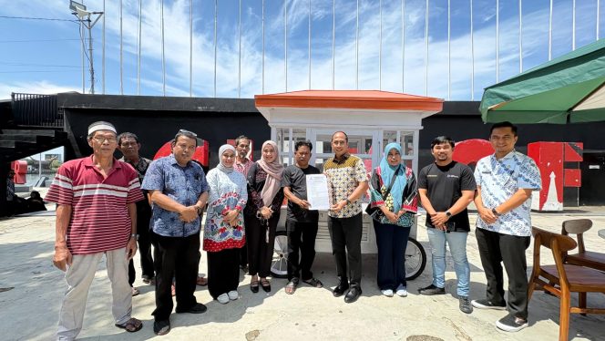 
					Pemkot Makassar Perbarui Gerobak Pedagang Pisang Epe, Tingkatkan Daya Tarik Pantai Losari