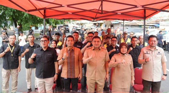 
					Kepala BAPENDA Makassar Hadiri Penyerahan Hadiah Racing Parkir Digital untuk Juru Parkir Berprestasi