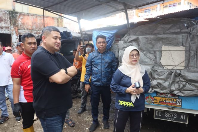 
					Camat Bontoala Dampingi Wali Kota Makassar Aksi Bersih Kanal Pasar Terong, Dorong Kesadaran Kelola Sampah