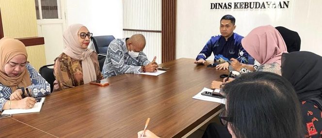 
					Kadis Kebudayaan Makassar Pimpin Rapat Internal, Bahas Evaluasi Program Kerja 2026