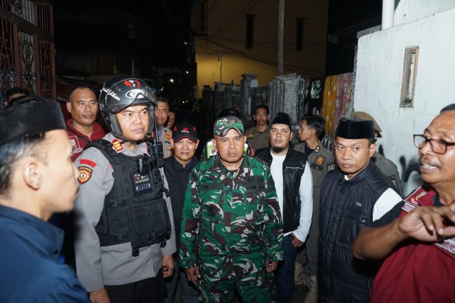 
					Jelang Idulfitri, Camat Tallo Pimpin Patroli Gabungan Sikat Potensi Gangguan Kamtibmas