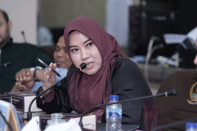 
					Fatma Wahyuddin, Ketua Fraksi Demokrat Sulsel, Lantang Desak Kadisdik Sulsel Cari Solusi Akses SMA di Wilayah Tanpa Sekolah Negeri