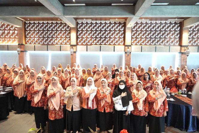 
					DWP Kota Makassar Gelar Sosialisasi Pemilahan Sampah, Melinda Aksa Tekankan Pentingnya Pilah Sampah dari Rumah