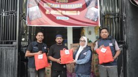 DPD Partai Perindo Kota Makassar Menyerahkan Bantuan Kepada Korban Kebakaran Di Mangasa.(Dok Bars)