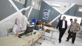 Wali Kota Makassar, Munafri Arifuddin, melakukan pemantauan langsung proses verifikasi pendaftaran SPMB Tahun 2026 di sekolah tersebut, Rabu (17/6/2026). Dok.ist