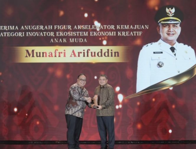 
					Dorong Ekonomi Kreatif dan Tata Kota, Wali Kota Makassar Sabet Dua Penghargaan di Detiktimur Awards 2026