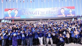 Fatma Wahyuddin bersama Wali Kota Makassar Munafri Arifuddin dalam Gerakan Indonesia ASRI “Langit Biru” di Anjungan Pantai Losari, Makassar, Minggu (30/8/2026).