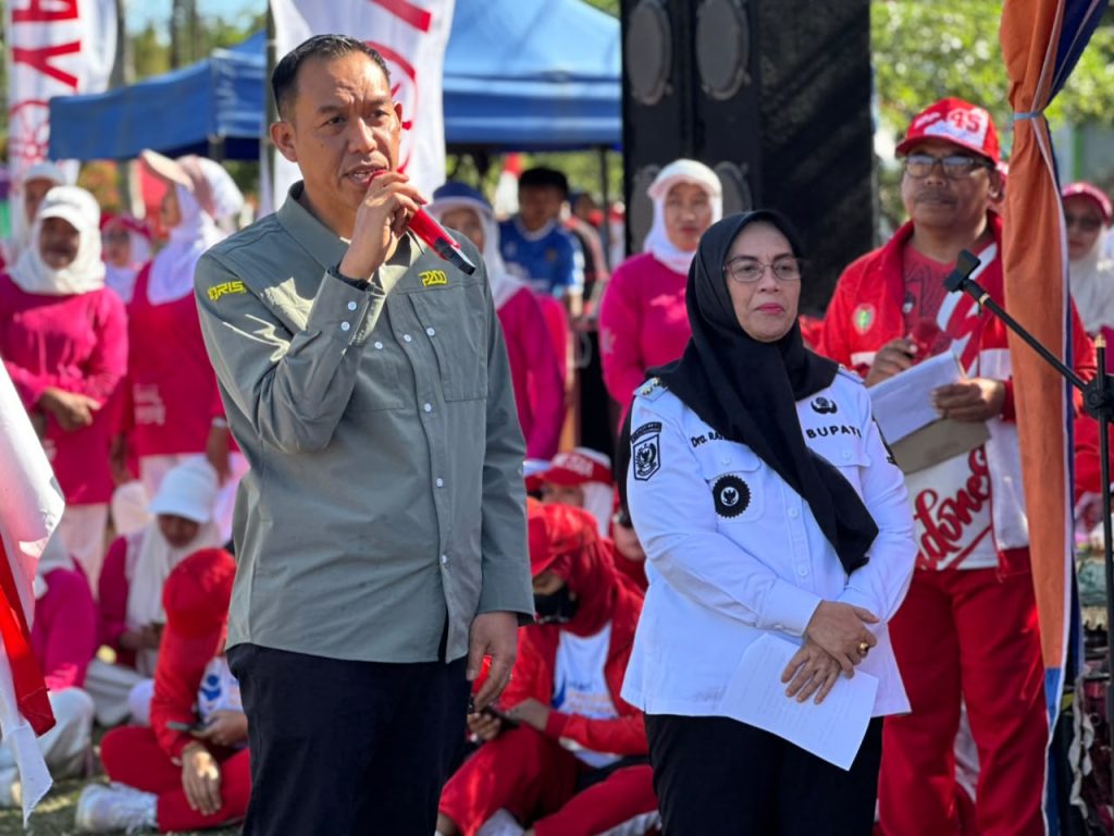 Wakil Bupati Sinjai Andi Mahyanto Mazda memberikan sambutan didampingi Bupati Ratnawati Arif