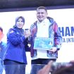 Ketua Fraksi Partai Demokrat DPRD Provinsi Sulsel, Fatma Wahyuddin, saat mendampingi Wali Kota Makassar Munafri Arifuddin dalam momentum penyerahan KTA Partai Demokrat di Makassar, Kamis (8/10/2026).