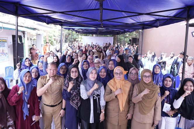 
					Anggota DPRD Provinsi Sulawesi Selatan, Hj. Fatma Wahyuddin, ST., MM., saat melaksanakan kegiatan Pengawasan APBD Tahun Anggaran 2026 bersama Dinas Pemberdayaan Perempuan, Perlindungan Anak, Pengendalian Penduduk, dan Keluarga Berencana (DP3A-Dalduk KB) Provinsi Sulawesi Selatan di Kelurahan Maccini, Kota Makassar. (Dok.ist)